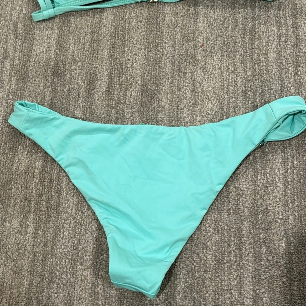 Turquoise Bikini - Picture 10 of 10